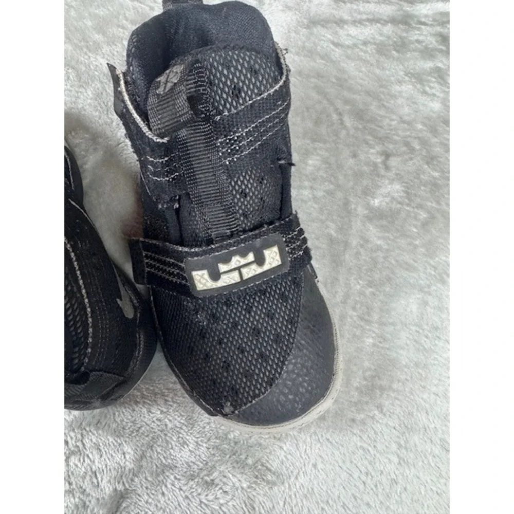 LeBron Soldier 11 Nike Toddler Size 9C‎ High Top Strap Closure Basketball Shoes